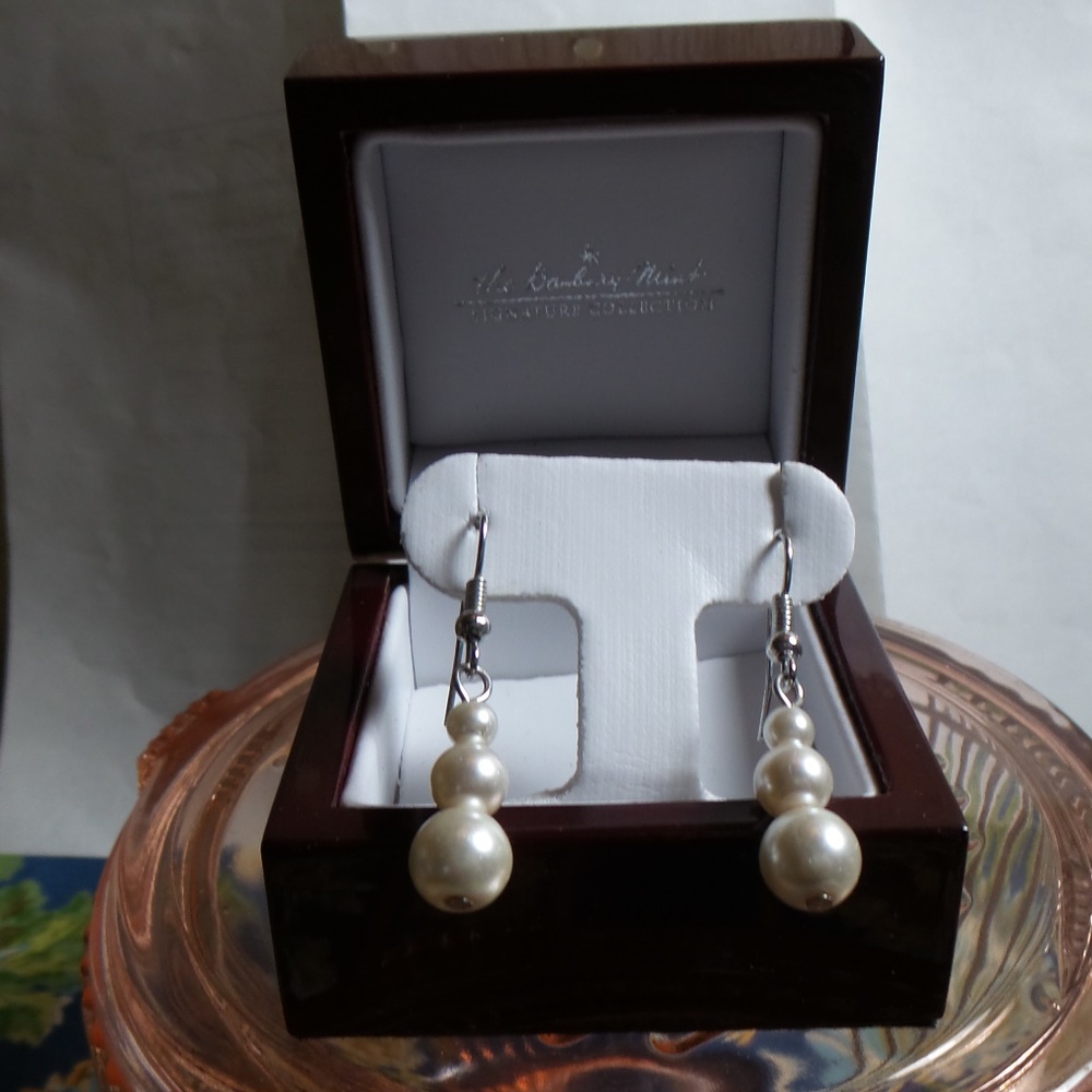 The Dansbury Mitnt Pearl Earrings